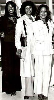 File:Supremes1975heathrow.jpg