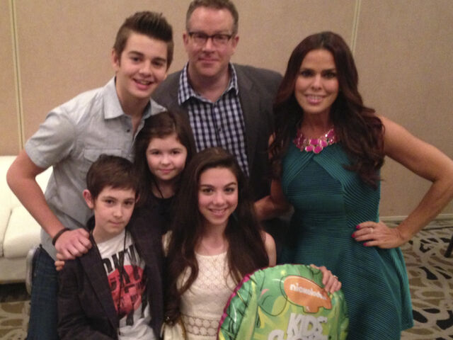 File:The-thundermans-cast-photo-group-shot-nickelodeon-nick-behind-the-scenes-bts.jpg