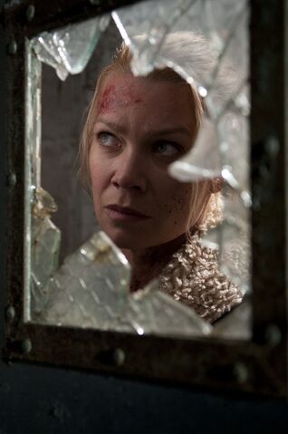 Archivo:Laurie-Holden-in-THE-WALKING-DEAD-Episode-3.14-Prey-21.jpg