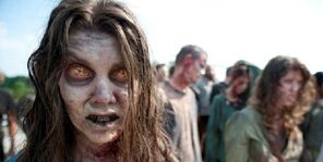 The-Walking-Dead-Season-2-zombie-woman-WIDE-560x282