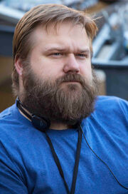 Executive-Producer-Robert-Kirkman-FTWD- -Season-1-Episode-1- -BTS-Photo-Credit-Justin-Lubin-AMC.jpg