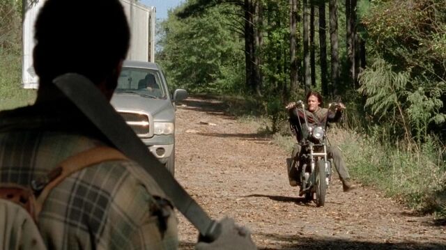 Archivo:Moto alone.jpg