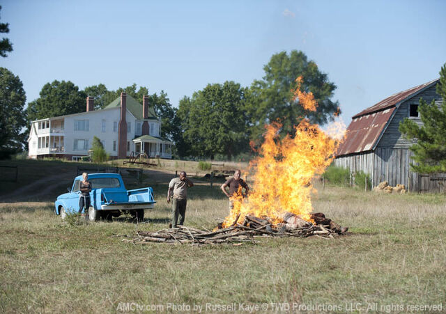 Archivo:Episode-8-shane-fire.jpg