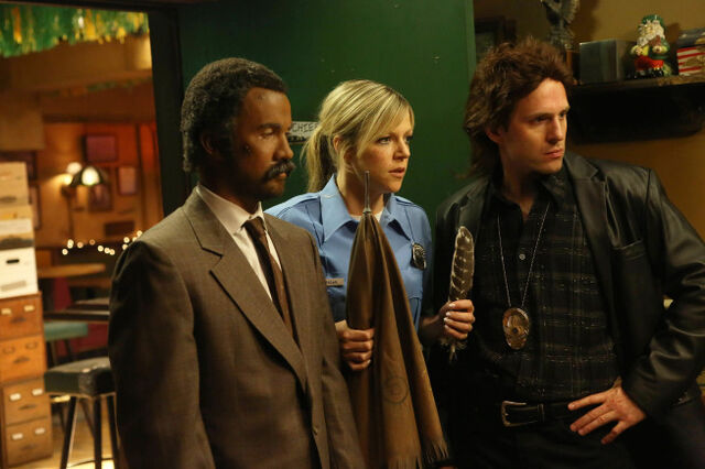 File:Its-Always-Sunny-in-Philadelphia-The-Gang-Makes-Lethal-Weapon-6.jpg