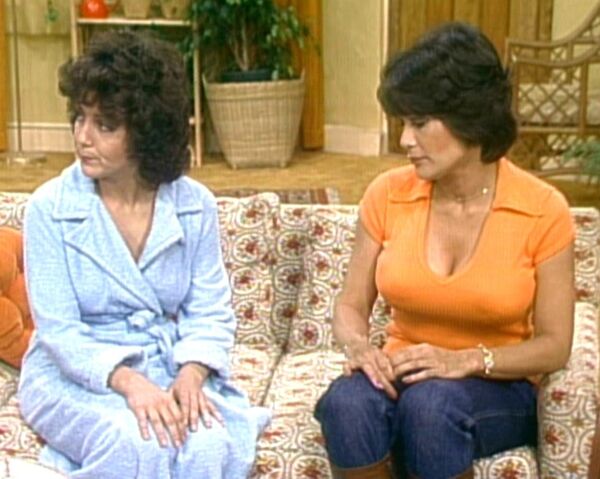 File:Janet and Chloe.jpg