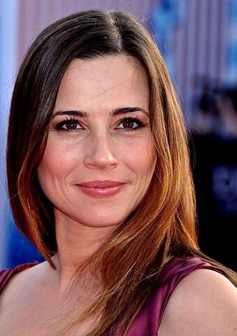 File:Linda Cardellini.jpg