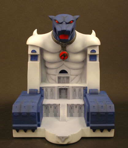 File:Cats Lair Statue.jpg