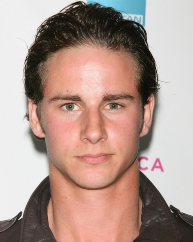 File:Cast Kelly Blatz.png
