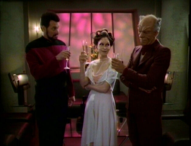 File:TNG3.14AMatterofPerspective.jpg