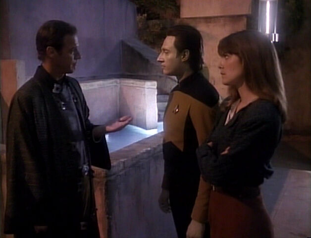 File:TNG3.02TheEnsignsofCommand.jpg