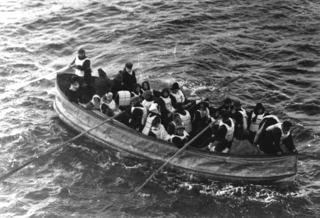 File:Titanic-lifeboat.gif
