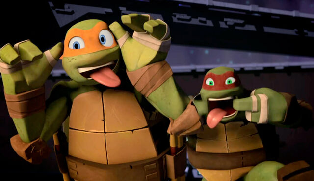 Archivo:Mikey-and-Raph--02.jpg