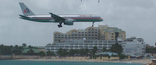 File:American-airlines.jpg