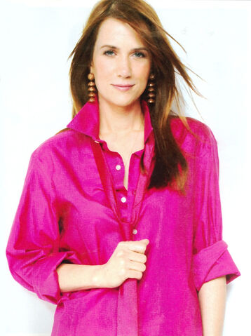 File:Kristen Wiig - Pink shirt, portrait alt.jpg