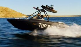 Tahoe-speedboat