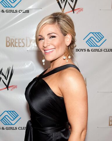 File:Natalya - Total Divas.jpg