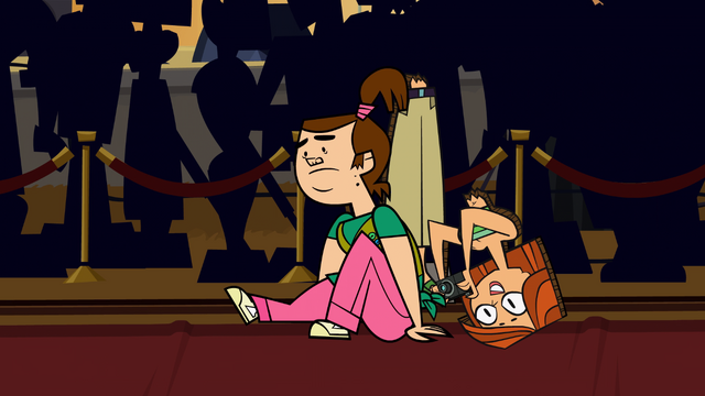 File:Beth paparazzi fail.png