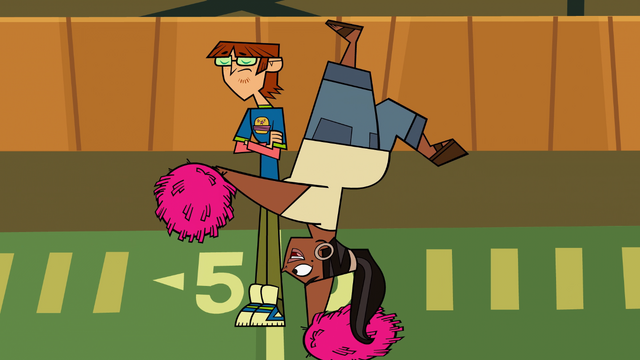 File:LeshawnaCheer3.png