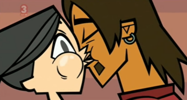 Archivo:771px-Hawaii heather alejandro evil love.png