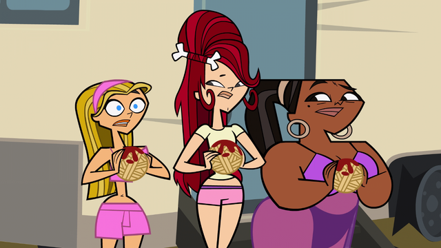File:Girls with spaghetti.png