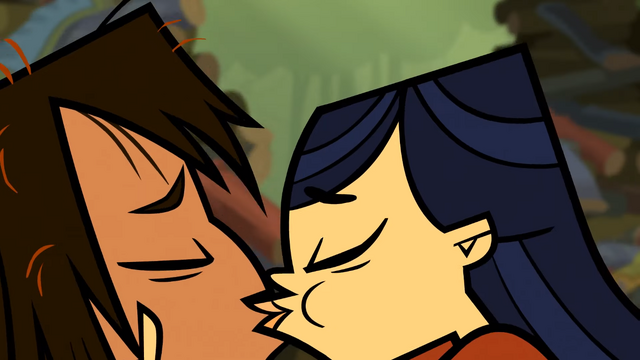 File:Noahemmakiss.png