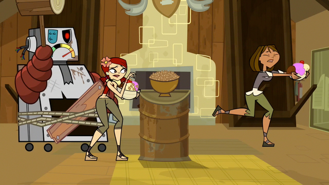 File:SundaeMuddySundae.png