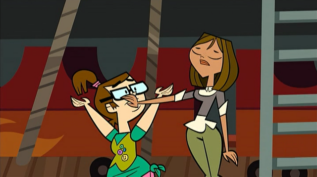 File:Courtney shushes Beth.png