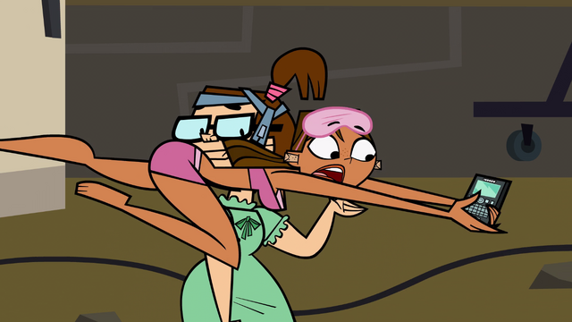 File:Courtney catches pda.png