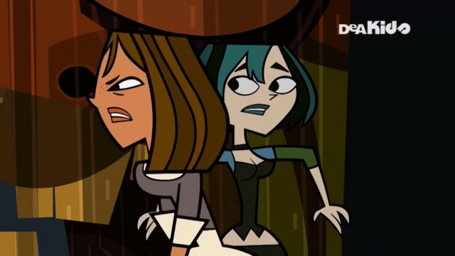 File:Gwen Courtney Ceremony The Ex-Files.png