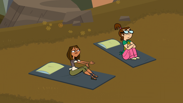 File:Courtneyprotestsbeth.png
