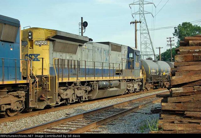 File:Odd CSX Dash 8.jpg