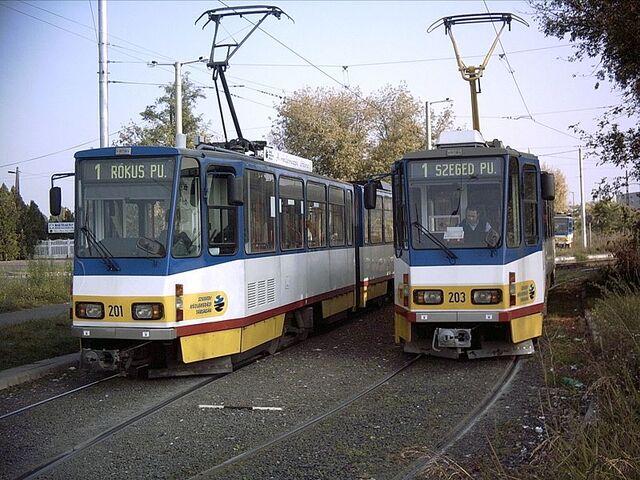 File:Wagony KT4D w Szeged.jpg