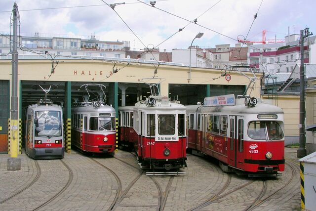 Plik:4trams vienna.jpg