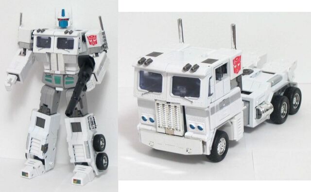 File:Masterpiece UltraMagnus toy.jpg