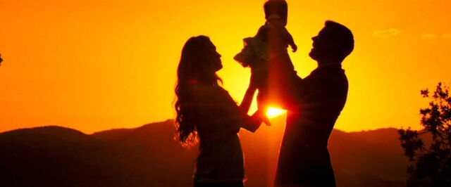 File:Movie LennoxFamily.jpg