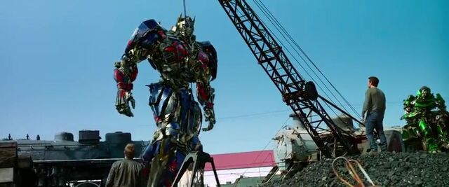 File:Transformers AOE 6363.jpg