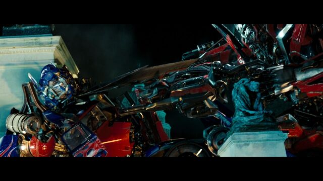 File:Dotm-optimusprime-film-sentinelprime-threatened.jpg