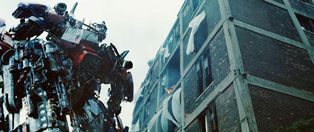 File:Dotm-optimusprime-film-chicago-1.jpg