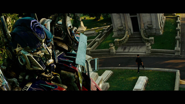 File:Rotf-samwitwicky&optimusprime-film-cemetry.jpg