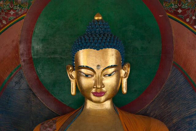 File:Statue-tibetan-temple-manali.jpg