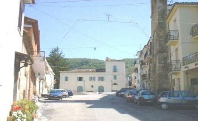 File:Piazza.jpg