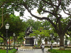 CaracasPlazaBolivar2004-8