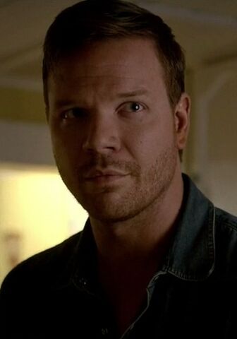 File:Hoyt Season 7.jpg