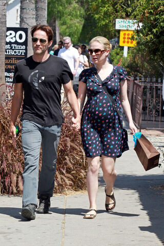 File:Anna Bill Pregnant 2012.jpg