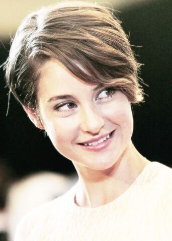 Plik:Shailene-Woodley-Short-Hair-Style.jpg
