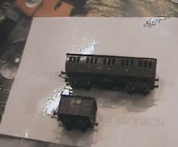 File:Awdry'sModelofAnnieandElsie.png