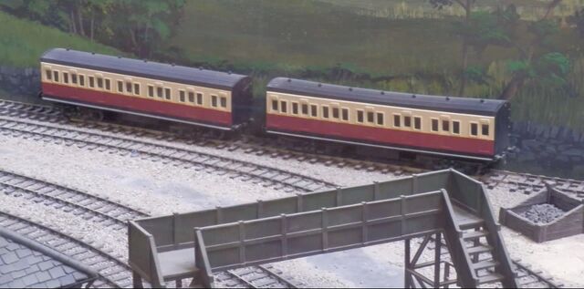 File:RedExpressCoachesDraytonManor.jpg