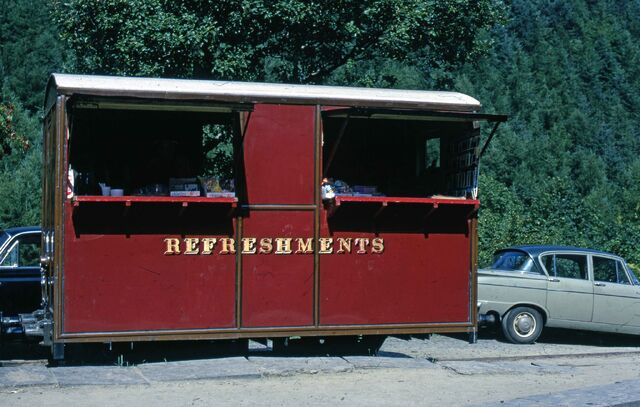 File:TalyllynRefreshmentVan.jpg