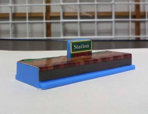 File:CapsulePlarailOpenRoofStation.jpg