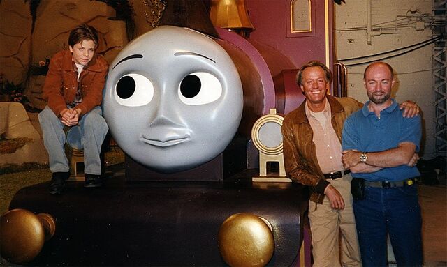 File:FullScaleLadyBehindtheScenes.jpg